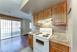 Photo #3: 2158766 Listing