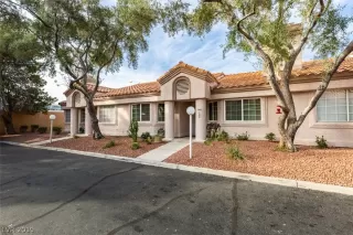 Photo #2: 2158887 Listing