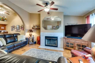 Photo #3: 2158887 Listing