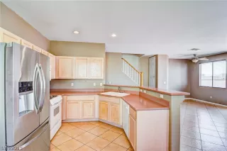 Photo #1: 2158895 Listing