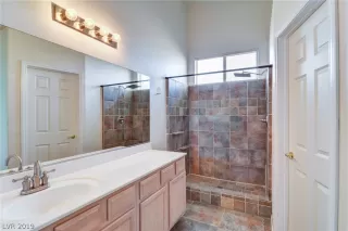 Photo #5: 2158895 Listing