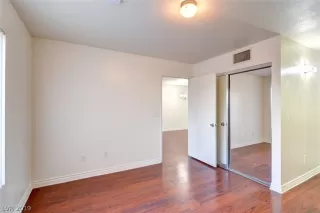 Photo #2: 2158898 Listing