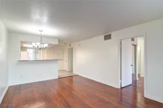 Photo #4: 2158898 Listing