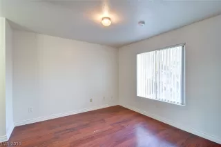 Photo #5: 2158898 Listing