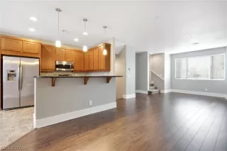 Photo #4: 2158921 Listing