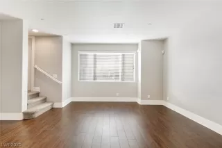 Photo #5: 2158921 Listing