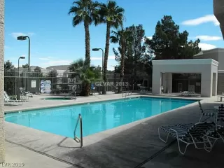 Photo #6: 2158943 Listing