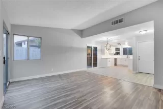 Photo #5: 2158978 Listing 