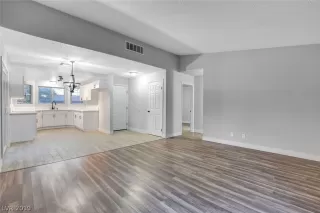 Photo #6: 2158978 Listing 