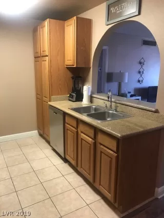 Photo #3: 2159040 Listing