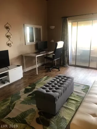 Photo #4: 2159040 Listing