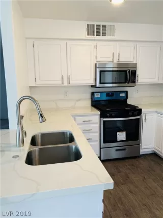 Photo #3: 2159277 Listing 