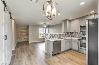 Photo #2: 2159323 Listing 