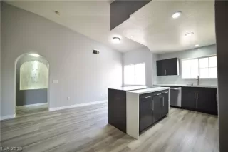 Photo #2: 2159331 Listing