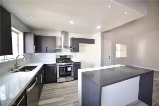 Photo #5: 2159331 Listing