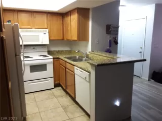 Photo #5: 2159340 Listing