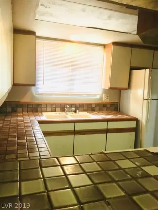 Photo #3: 2159383 Listing