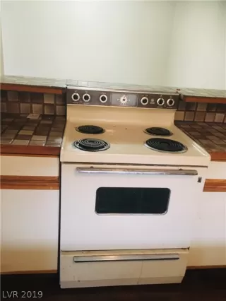 Photo #4: 2159383 Listing