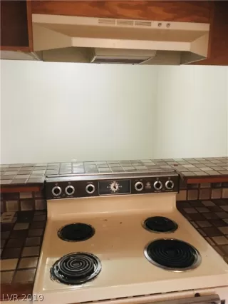 Photo #5: 2159383 Listing