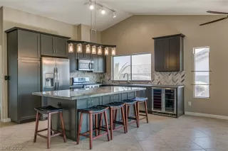 Photo #2: 2159466 Listing