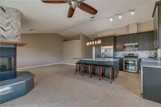 Photo #3: 2159466 Listing