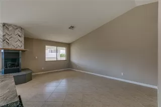 Photo #4: 2159466 Listing