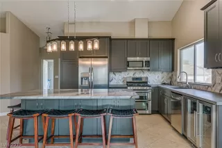 Photo #5: 2159466 Listing