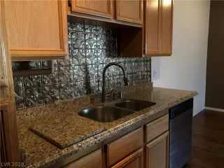 Photo #5: 2159469 Listing 