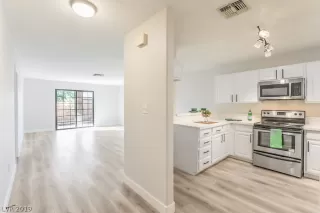 Photo #5: 2159478 Listing