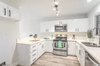 Photo #6: 2159478 Listing