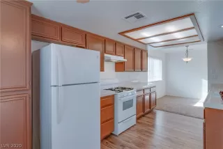 Photo #4: 2159480 Listing