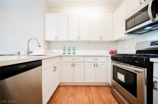 Photo #5: 2159533 Listing