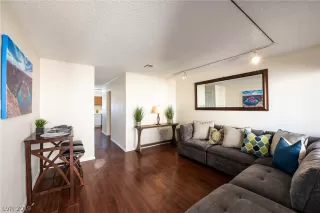 Photo #2: 2159610 Listing