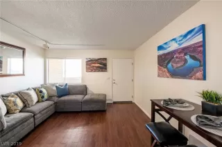 Photo #4: 2159610 Listing