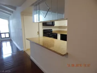 Photo #3: 2159672 Listing