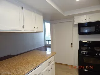 Photo #5: 2159672 Listing