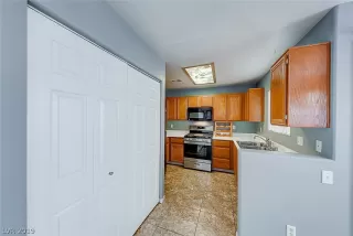 Photo #6: 2159716 Listing