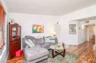 Photo #3: 2159816 Listing