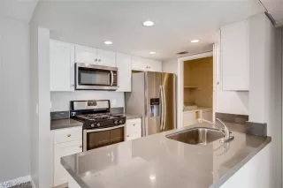 Photo #2: 2159990 Listing