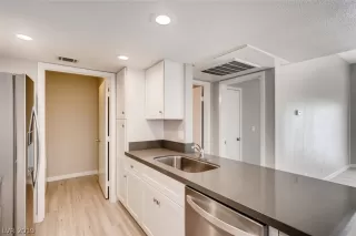 Photo #4: 2159990 Listing