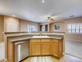 Photo #4: 2160009 Listing