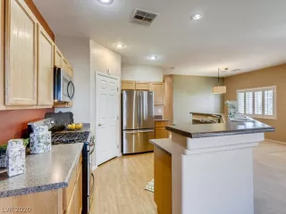 Photo #5: 2160009 Listing