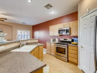 Photo #6: 2160009 Listing