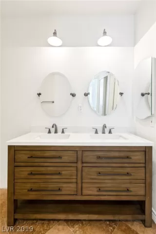 Photo #3: 2160137 Listing