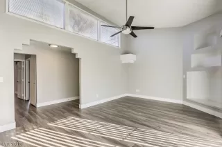 Photo #5: 2160218 Listing
