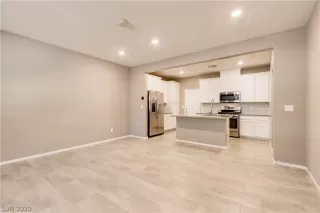 Photo #3: 2160247 Listing