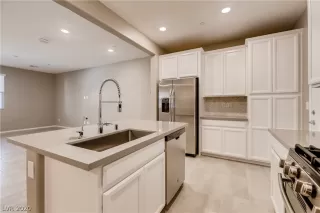 Photo #5: 2160247 Listing