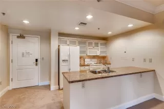 Photo #5: 2160280 Listing