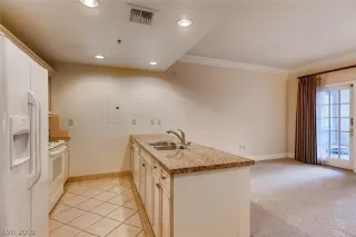 Photo #6: 2160280 Listing