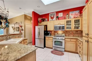 Photo #5: 2160353 Listing